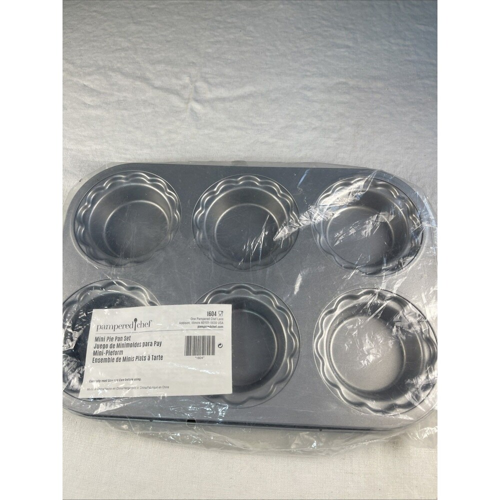 Pampered Chef Mini Pie Pan- Brand NEW, NEVER Been Used